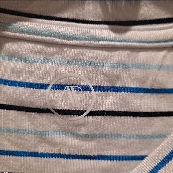 NWT Addison Bay  Everyday Short Sleeve cropped T-Shirt, Multi Blue Stripe XS - Picture 2 of 5